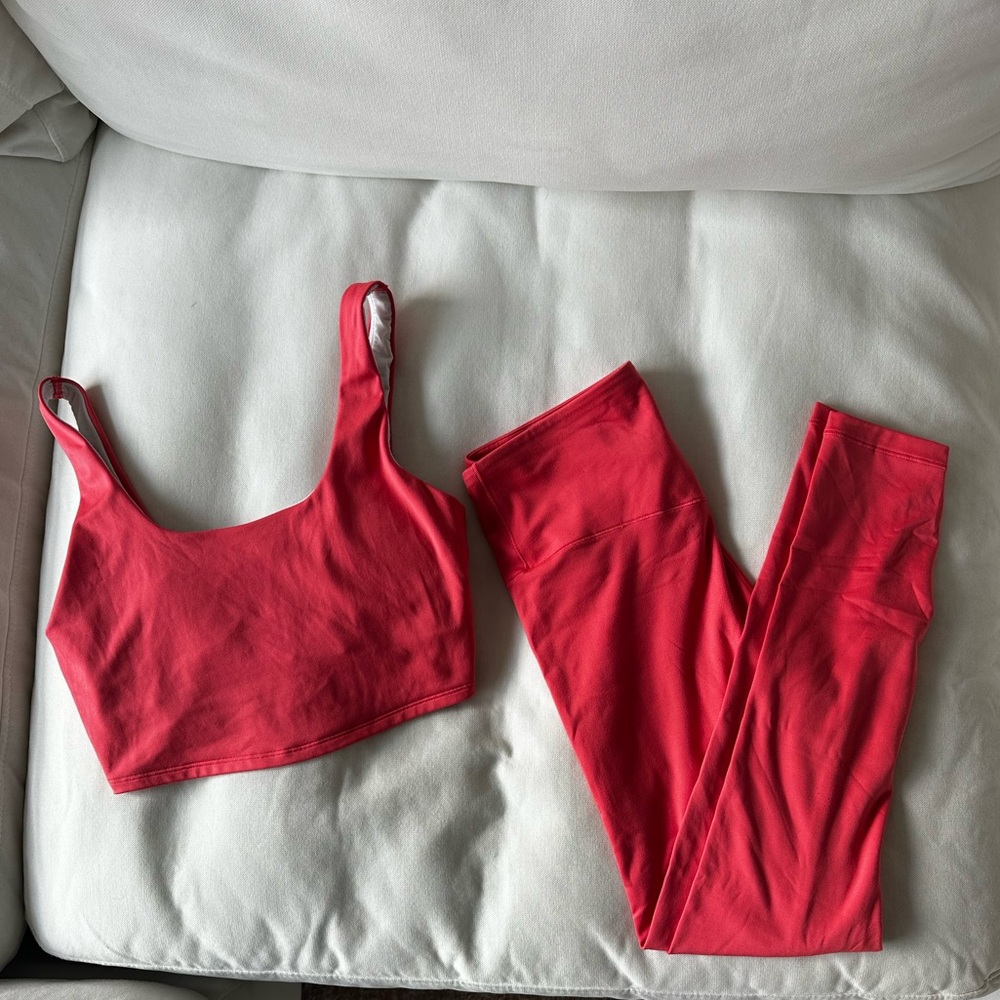 GapFit Eclipse Sports Bra Legging Set in Pink